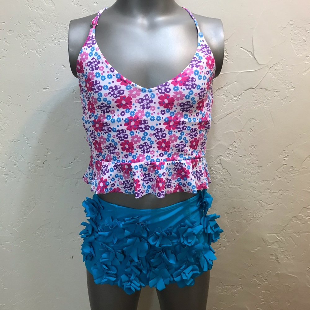 Super cute kortnie Jeane floral swim shirt.